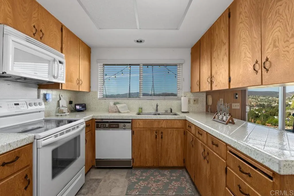 https://cdn.realtyfeed.com/cdn/127/306792207/417e01a6c4baed2b579390a161c74682.webp