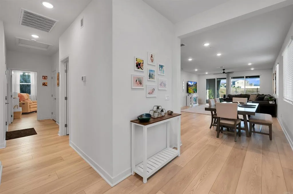 https://cdn.realtyfeed.com/cdn/127/306792210/3d0983f6a48c7d3967916834ad0259a2.webp