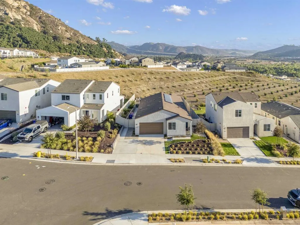 https://cdn.realtyfeed.com/cdn/127/306792210/b716afd459d7477265eabad22dccc805.webp