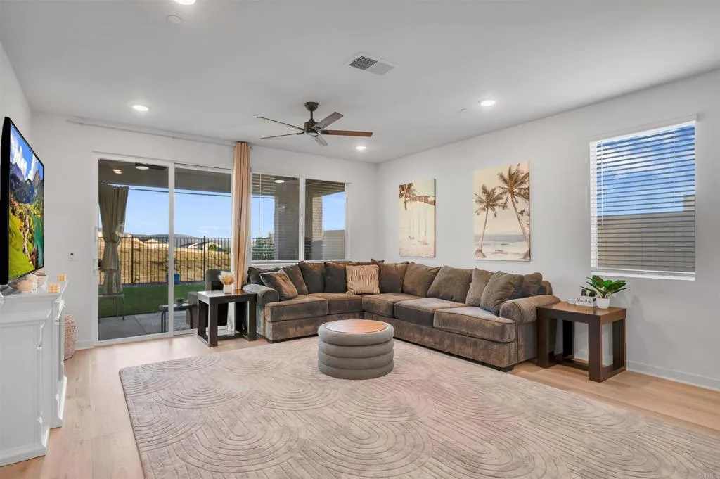 https://cdn.realtyfeed.com/cdn/127/306792210/edf78bd331f21bed5490a525a2bce0a7.webp