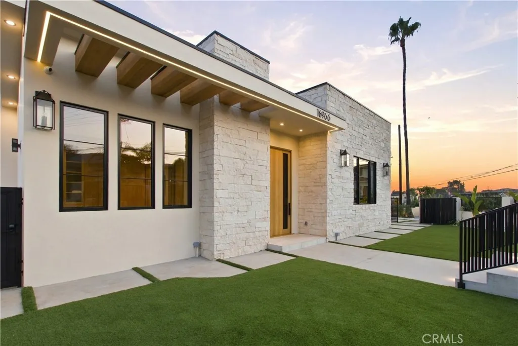 Pacific Palisades, CA 90272