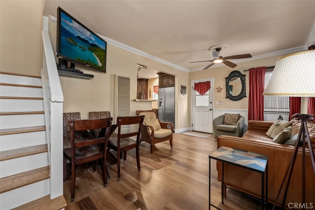 1527 W Balboa