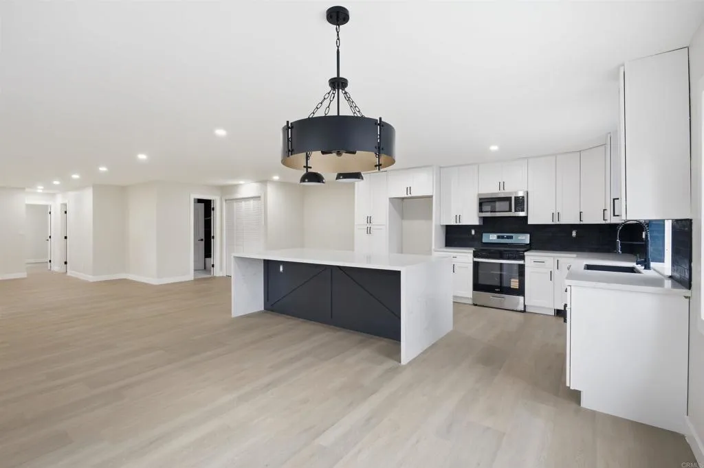 https://cdn.realtyfeed.com/cdn/127/306792283/532567f21d1d1d4a8b5355c1df80e3b3.webp