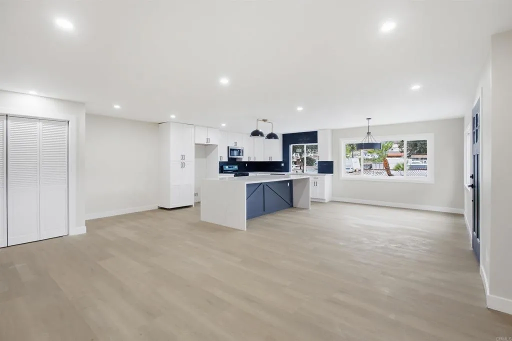 https://cdn.realtyfeed.com/cdn/127/306792283/ebdfa2015ada9ee7398f7e44d0685acd.webp