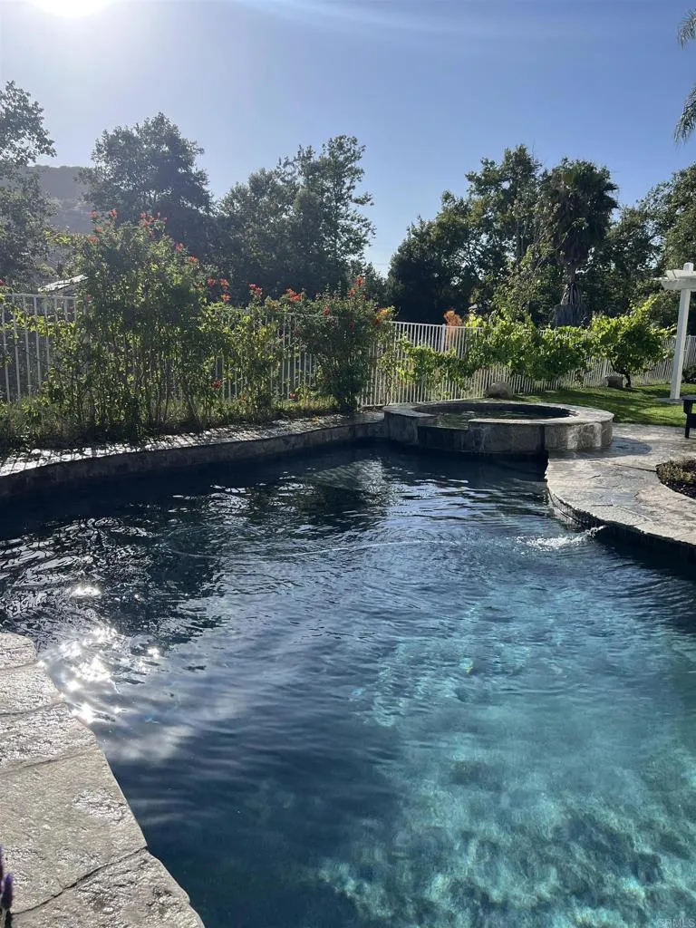https://cdn.realtyfeed.com/cdn/127/306792296/85f792002ba7051fefb03278cafb7627.webp