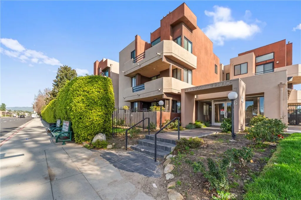 Canoga Park, CA 91304