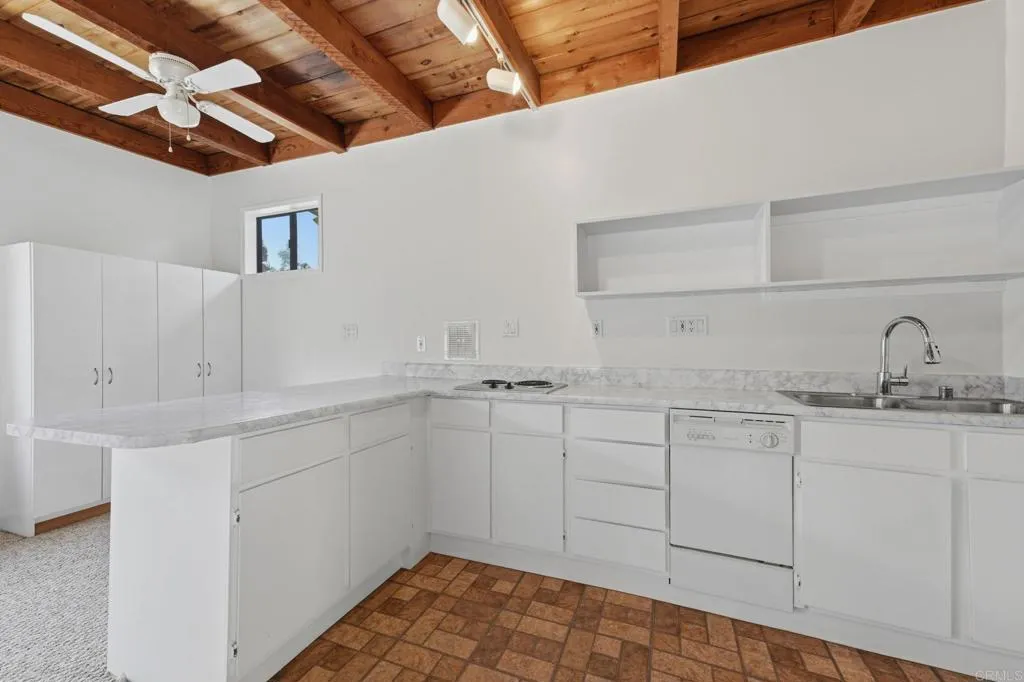 https://cdn.realtyfeed.com/cdn/127/306792335/7730dd3463eefc33343a00239ede13d7.webp