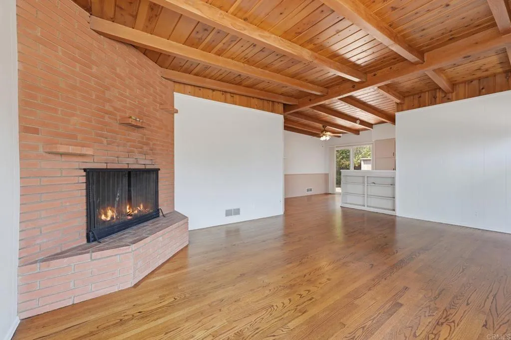 https://cdn.realtyfeed.com/cdn/127/306792335/7de1e61c977c1df7026f5f16252cfd98.webp