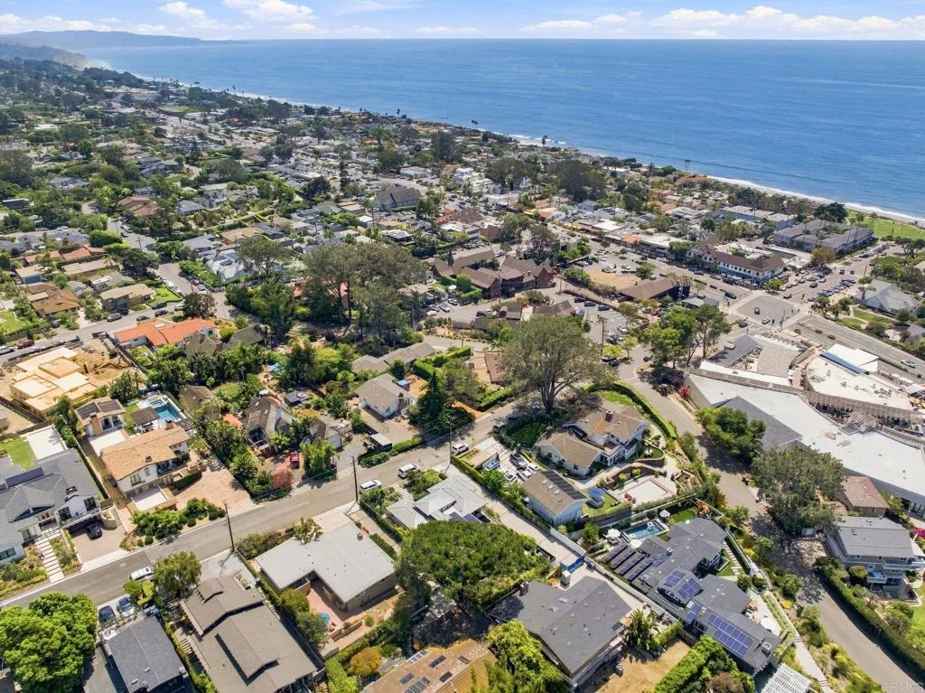 https://cdn.realtyfeed.com/cdn/127/306792335/9e28a5fc625bc7622543c81904ec5555.webp