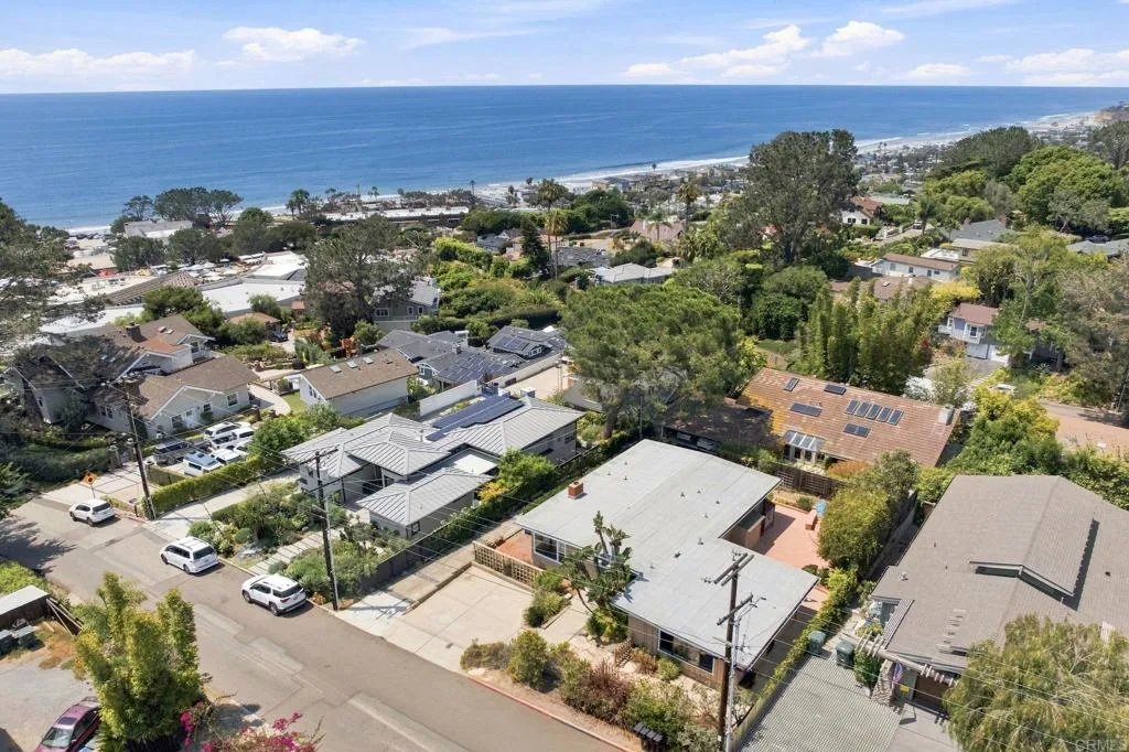 https://cdn.realtyfeed.com/cdn/127/306792335/eab25c6cdfd7cb43220879f43a0885c9.webp