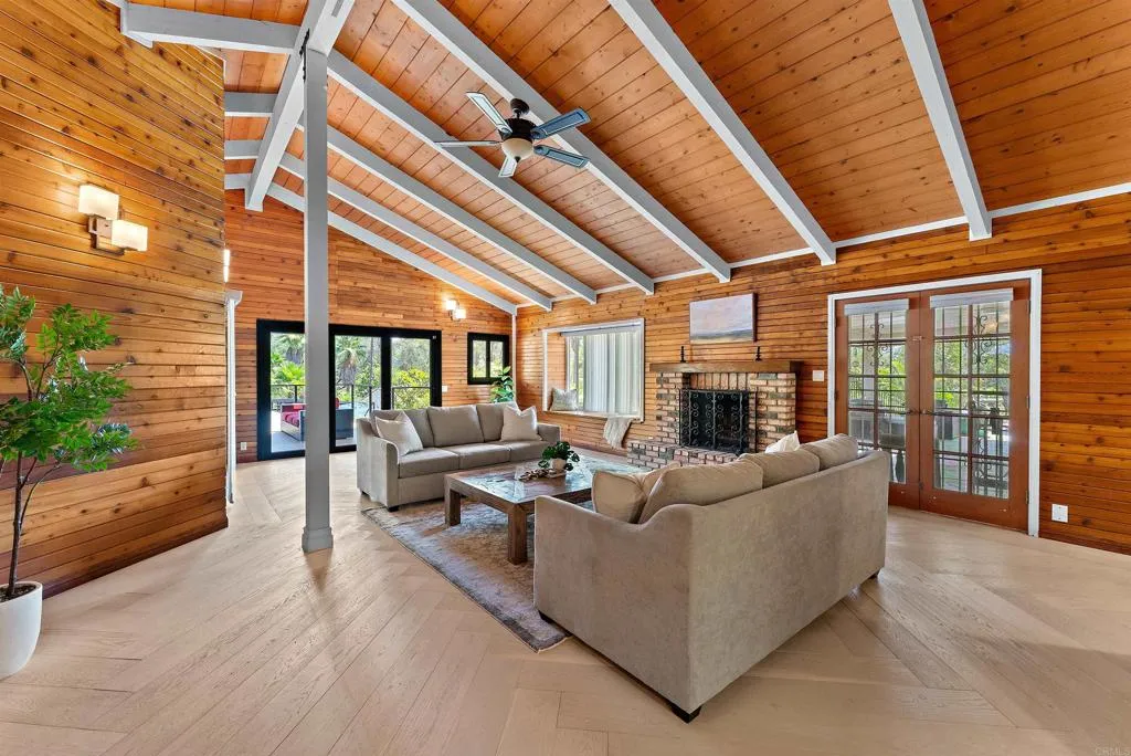 https://cdn.realtyfeed.com/cdn/127/306792338/9e4eea6e02d148b4ddc95715bd09801f.webp