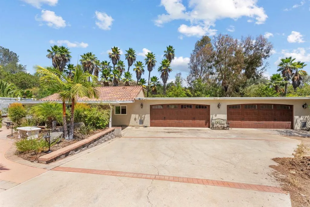 https://cdn.realtyfeed.com/cdn/127/306792338/d67697b6ac6f120daad6d6ee28285ec2.webp