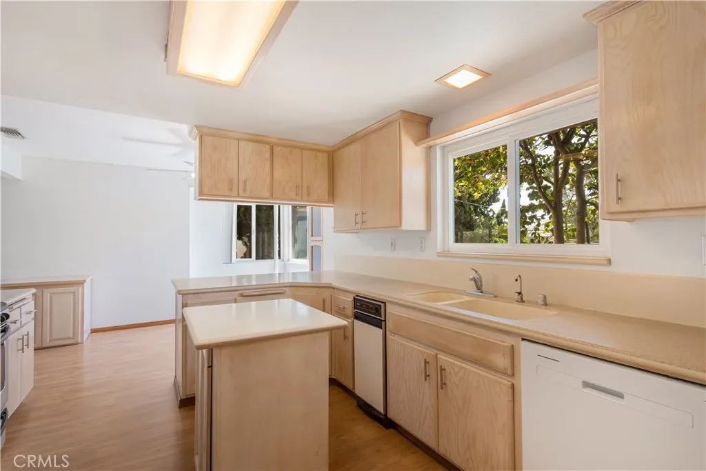 https://cdn.realtyfeed.com/cdn/127/306792416/0ac3cb9c0fe871e38c2481a0f547603d.webp
