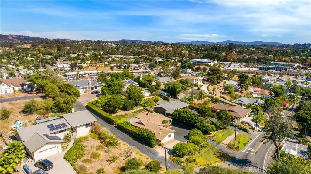 https://cdn.realtyfeed.com/cdn/127/306792416/375334c9866142938ffed4abc7520375.webp