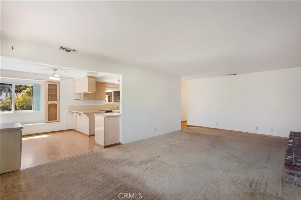 https://cdn.realtyfeed.com/cdn/127/306792416/6de354741fa1762544ae8701cd2714e9.webp