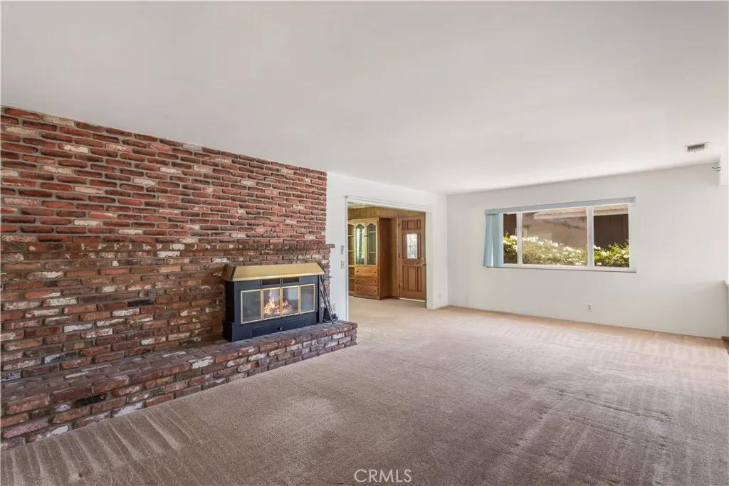 https://cdn.realtyfeed.com/cdn/127/306792416/740c92a76209afc9a3ca81c060557bfa.webp
