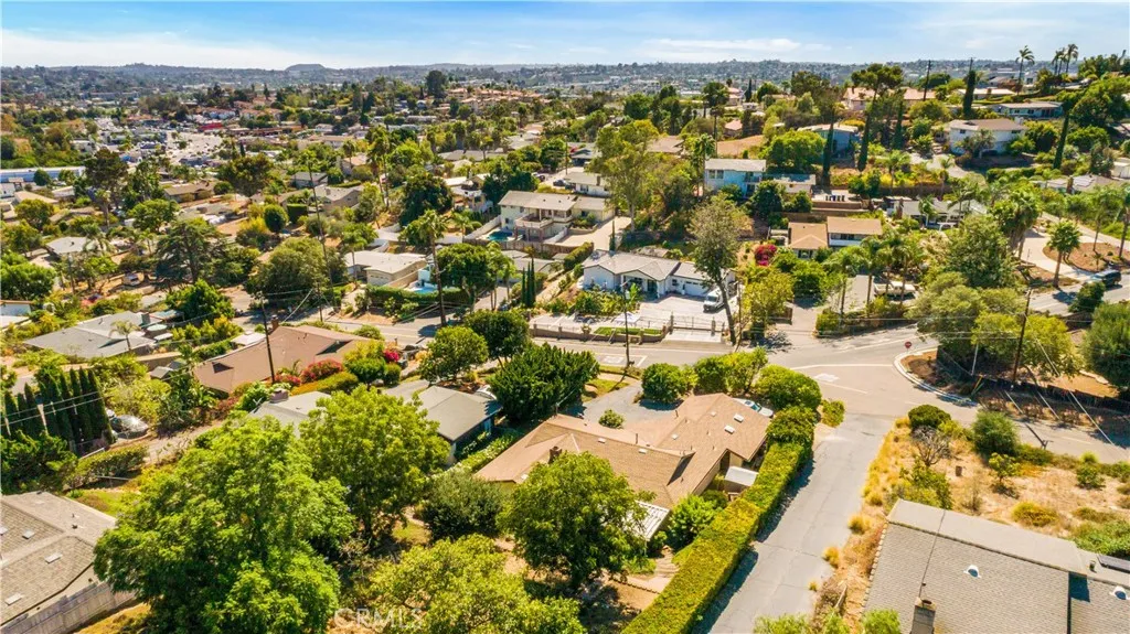 https://cdn.realtyfeed.com/cdn/127/306792416/93dc95bef374fd4a24e6a89e813e7362.webp