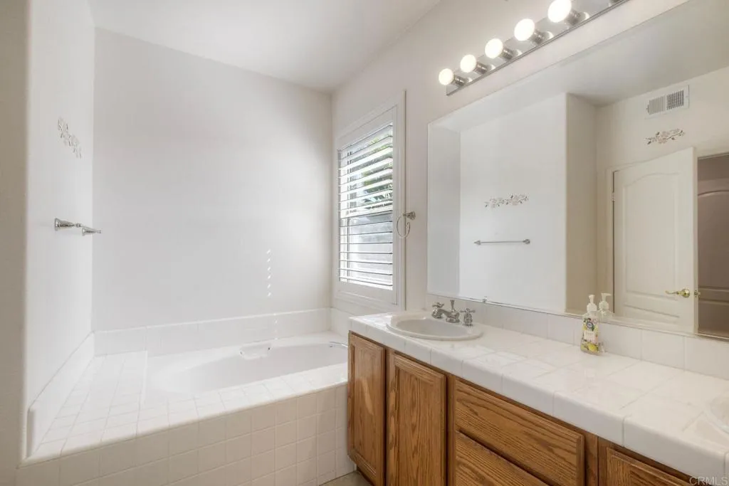 https://cdn.realtyfeed.com/cdn/127/306792418/8cd8869aa605e463653fd34963c8aca6.webp