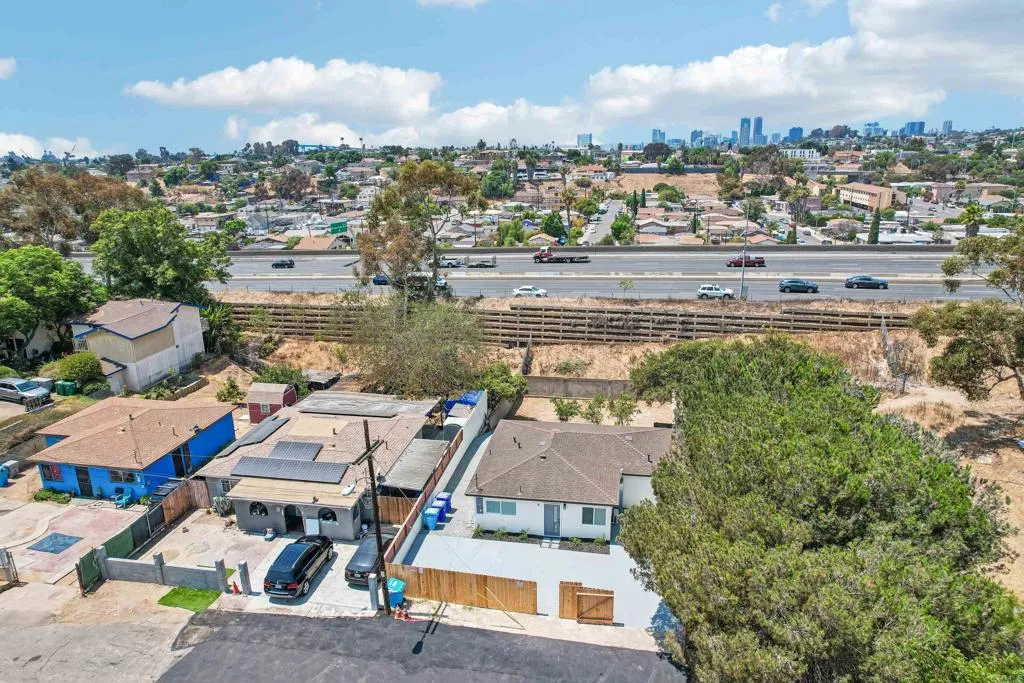 https://cdn.realtyfeed.com/cdn/127/306792479/878fa0b774fad834e78ef3c653d41ce4.webp