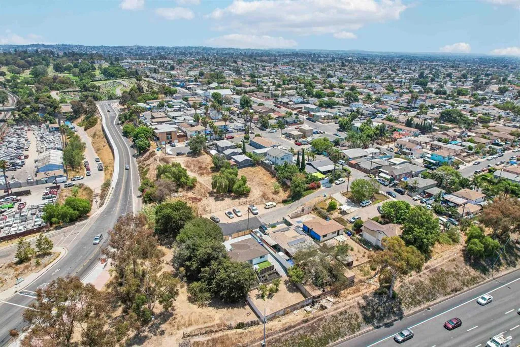 https://cdn.realtyfeed.com/cdn/127/306792479/aeb431bdfb0cefcd59661abd25821bf7.webp