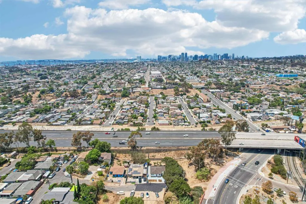 https://cdn.realtyfeed.com/cdn/127/306792479/cf3a27b4822c7ab5071dc77387cb2da5.webp