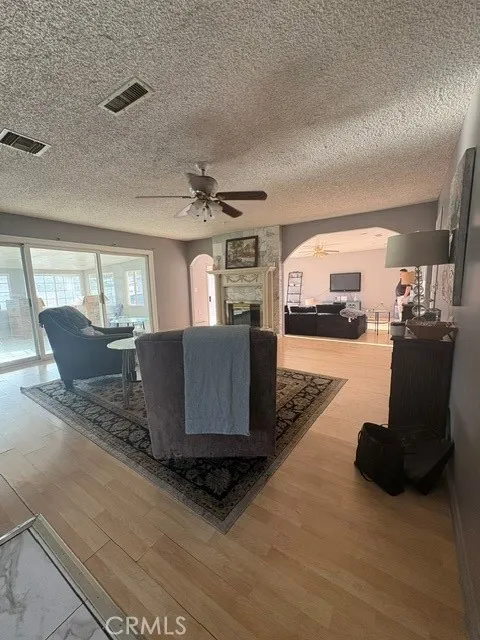 Los Angeles, CA 91304