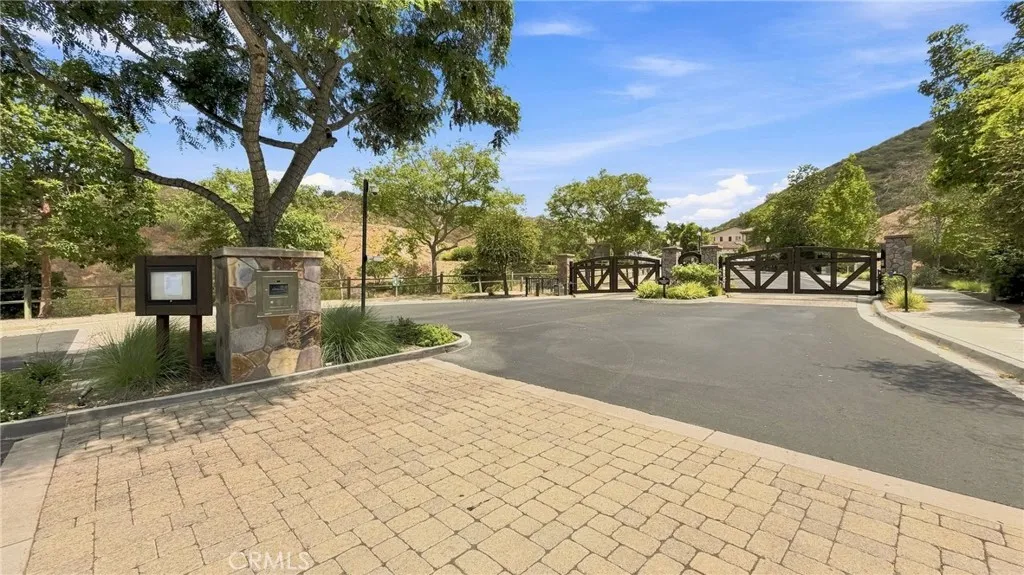 https://cdn.realtyfeed.com/cdn/127/306792495/028412e7afa820cafeca3f8e279afef2.webp