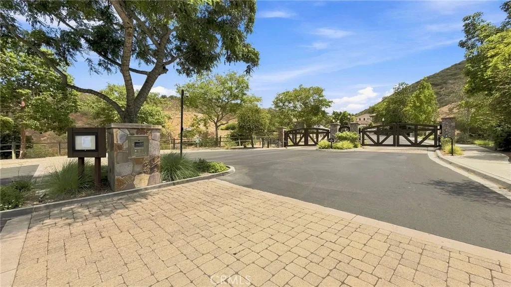 https://cdn.realtyfeed.com/cdn/127/306792495/12b7daa5c435b0813a23b0d7e37f1b14.webp