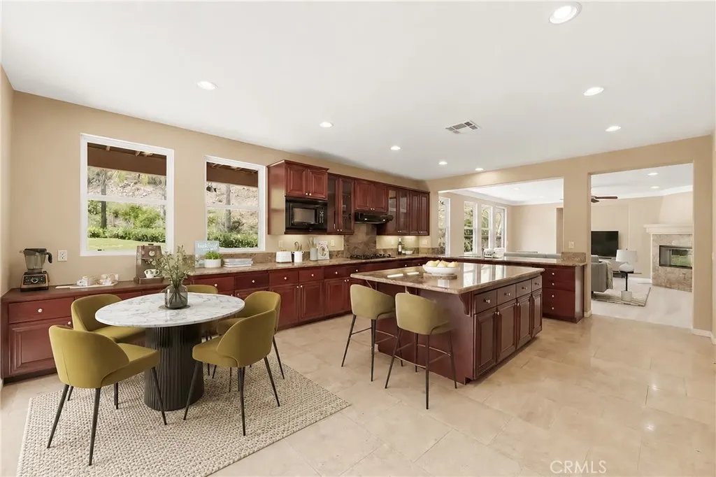 https://cdn.realtyfeed.com/cdn/127/306792495/64b6fcd03197258f57348b0665186225.webp