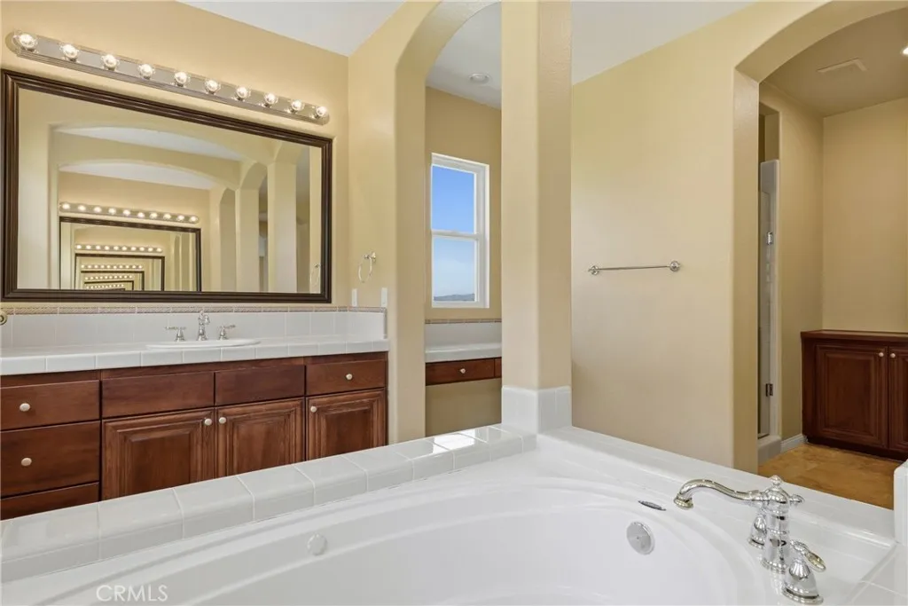 https://cdn.realtyfeed.com/cdn/127/306792495/923e6bd3e49a5538021d85e25b811fc1.webp
