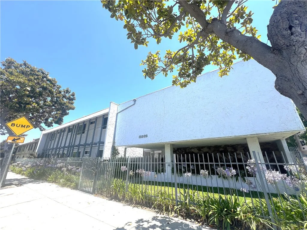 Hawthorne, CA 90250