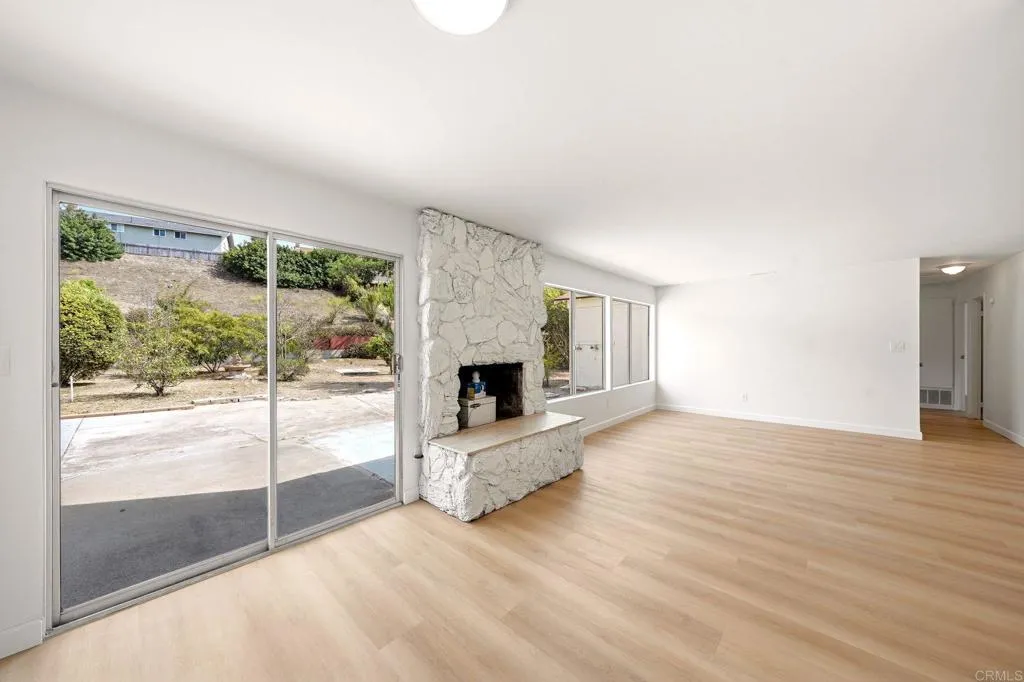 https://cdn.realtyfeed.com/cdn/127/306792556/520f06115a1f0e5e8e0d7ff24d18cdc2.webp
