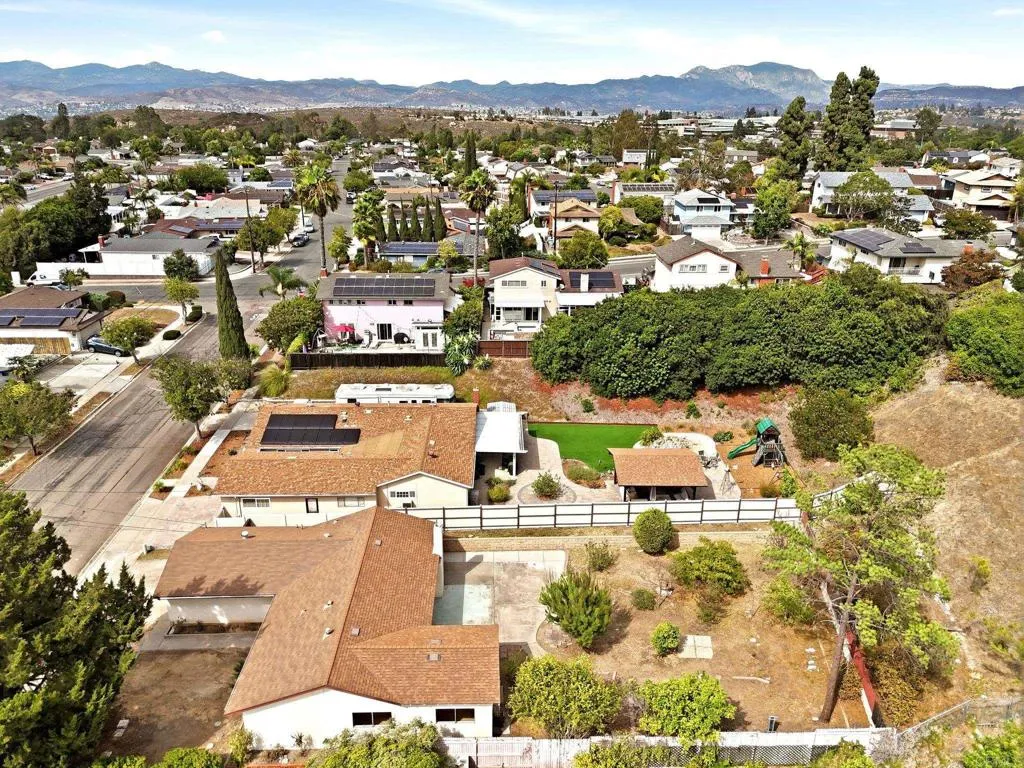 https://cdn.realtyfeed.com/cdn/127/306792556/856eaa37f3b7cadf0e30a0778b1c1bba.webp