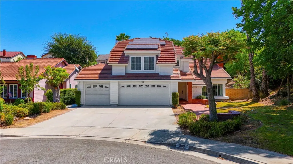 900 Fall Creek Court