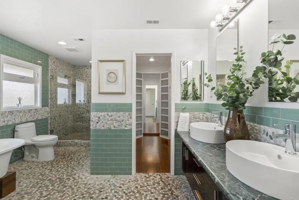 https://cdn.realtyfeed.com/cdn/127/306792645/cb2824cfe2d0262ac552e1e5732fa771.webp