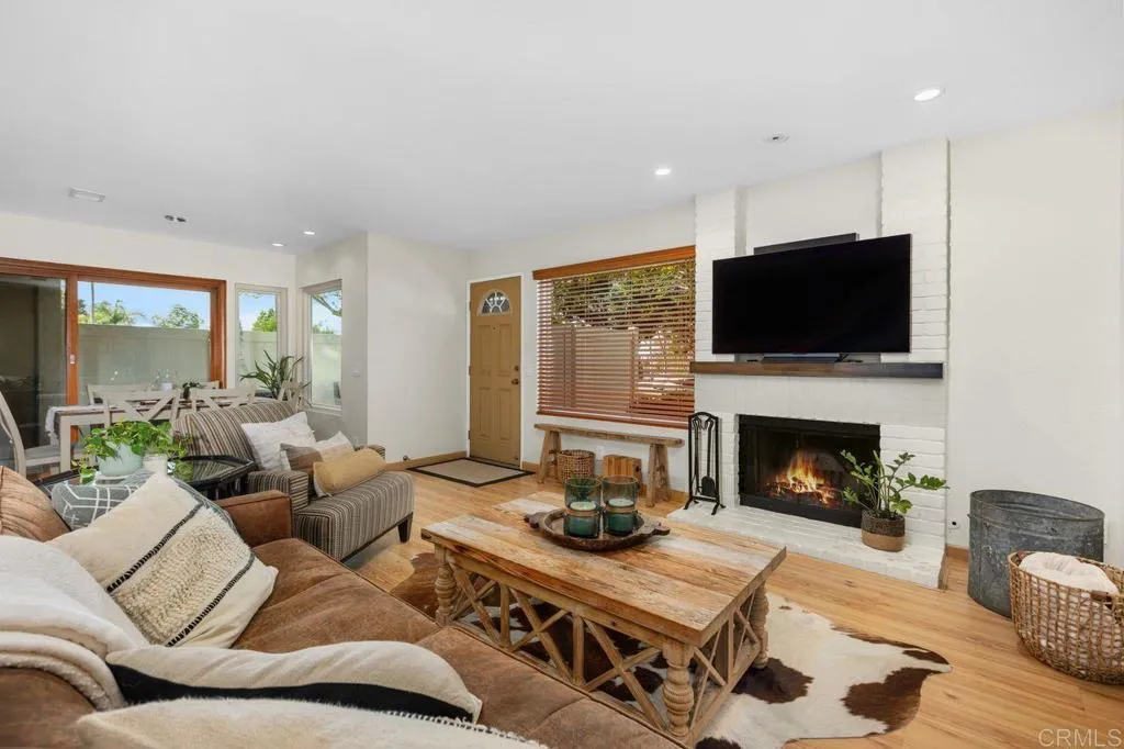 https://cdn.realtyfeed.com/cdn/127/306792653/3bf6e5c3d146129c84b47cf217ae0f3d.webp