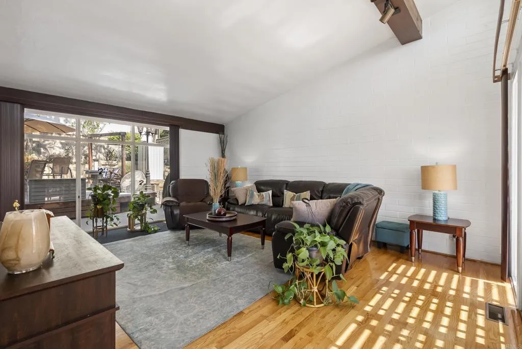 https://cdn.realtyfeed.com/cdn/127/306792657/7afecaba9d4903d1a1b0b49c8f0e6aaf.webp
