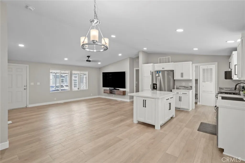 https://cdn.realtyfeed.com/cdn/127/306792703/27ead2cc27c219b8348319da0658139e.webp