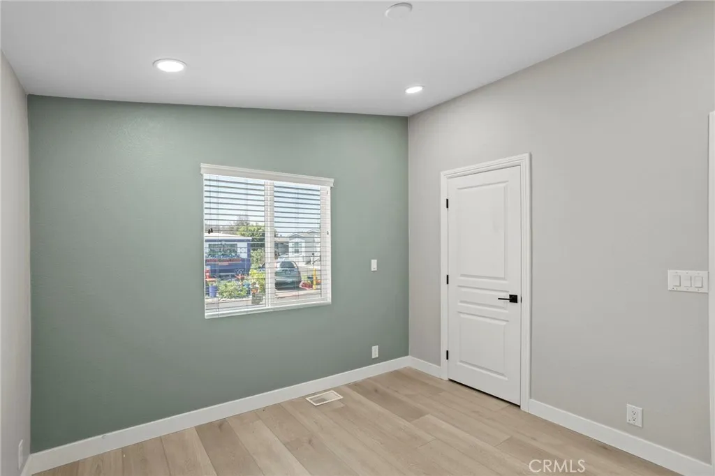 https://cdn.realtyfeed.com/cdn/127/306792703/40ce1527bb00f81af13012fc376dc32b.webp