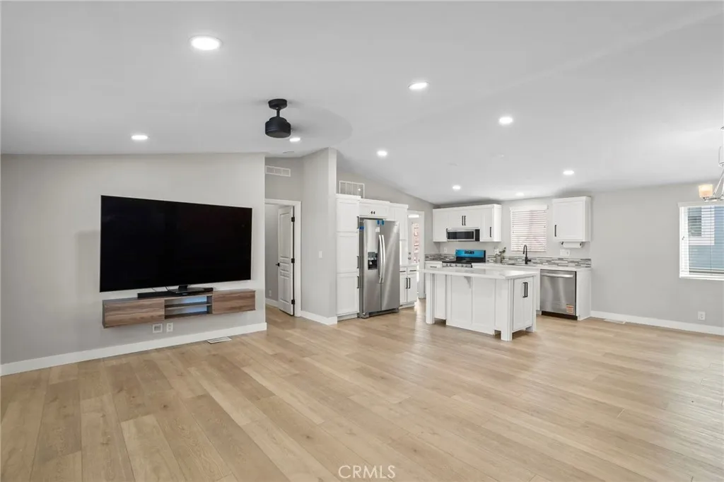 https://cdn.realtyfeed.com/cdn/127/306792703/b52cecca076ea345c555cd5f3e2f2ef0.webp