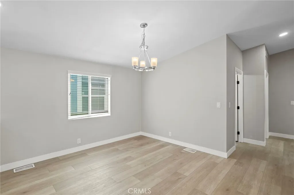 https://cdn.realtyfeed.com/cdn/127/306792703/c8a5224873e2ecb51882398a5c207ff1.webp