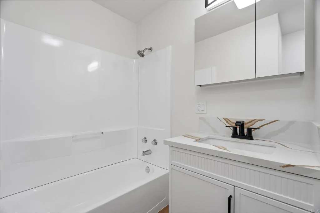 https://cdn.realtyfeed.com/cdn/127/306792739/73a7bc134e0c07881a577566e601da89.webp