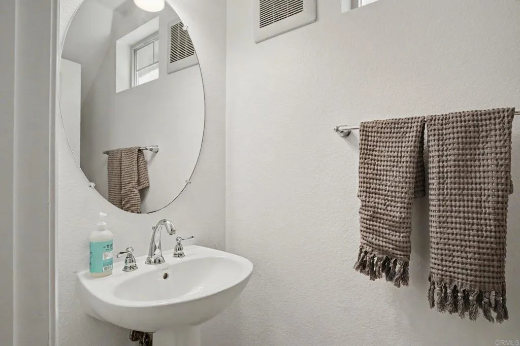 https://cdn.realtyfeed.com/cdn/127/306792766/ad6bed20d2788cb11746f658da46f726.webp