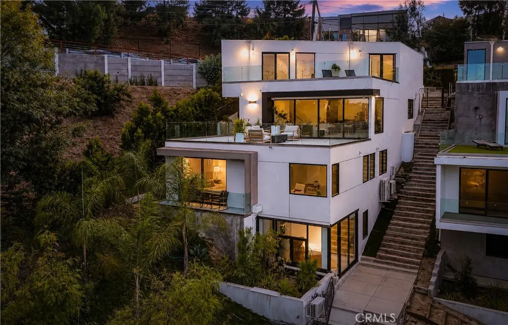 Woodland Hills, CA 91364