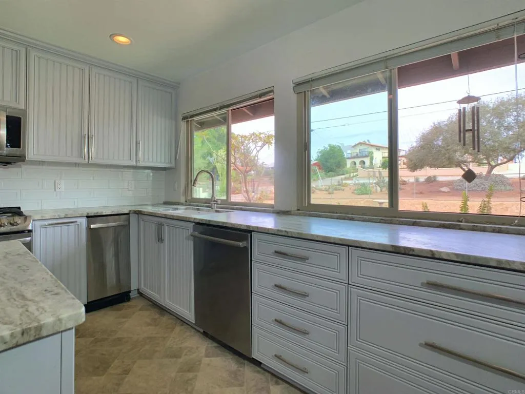 https://cdn.realtyfeed.com/cdn/127/306792901/17d20c55e1520688897bf63ea99d8b04.webp