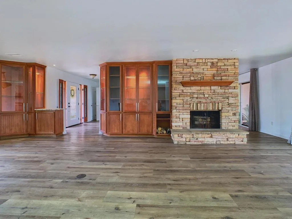 https://cdn.realtyfeed.com/cdn/127/306792901/633f4985e8d50810f0aa450229c5c042.webp