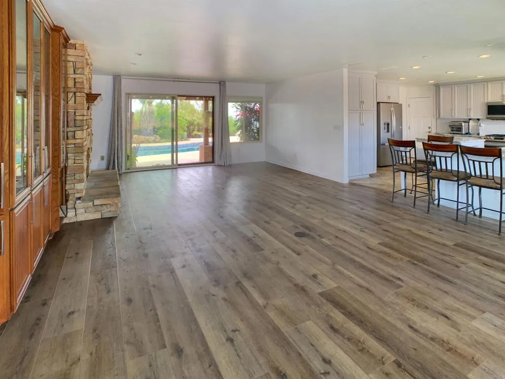 https://cdn.realtyfeed.com/cdn/127/306792901/6f6c1a28464f4a6c0545d88b469dd34b.webp