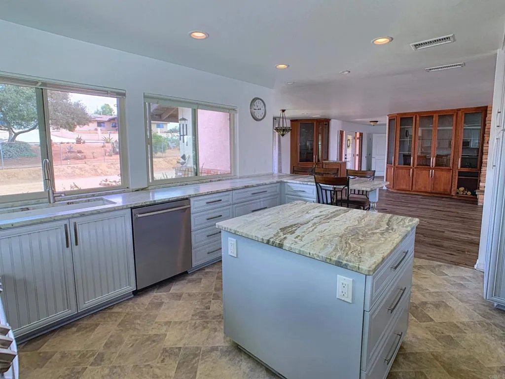https://cdn.realtyfeed.com/cdn/127/306792901/b04b023465a5ac4f33d232e0a5ac130e.webp