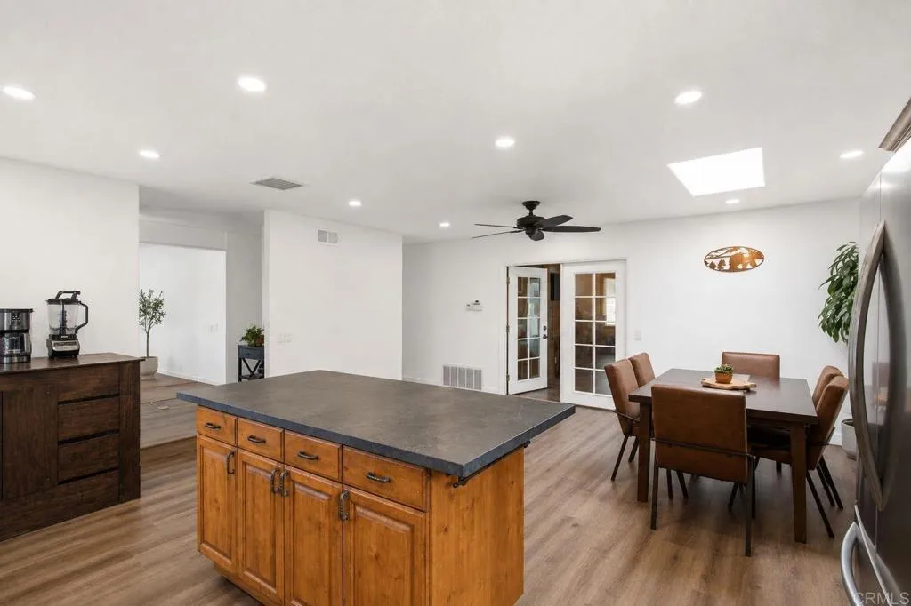 https://cdn.realtyfeed.com/cdn/127/306792902/916c7fa9ed2991abcacd952fadf09dd2.webp