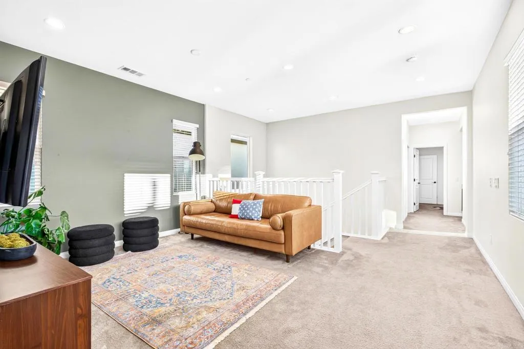 https://cdn.realtyfeed.com/cdn/127/306792915/f53be6154665c80adb017e3c00a75c05.webp